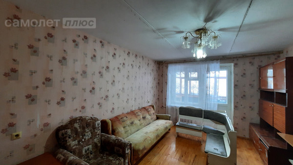 Продам трехкомнатную (3-комн.) квартиру, Молодежная ул, 3, Семеновка с