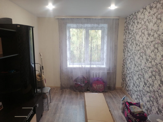 Продам комнату в 7-комн. квартире, Героев Алексинцев ул, 8а, Алексин г