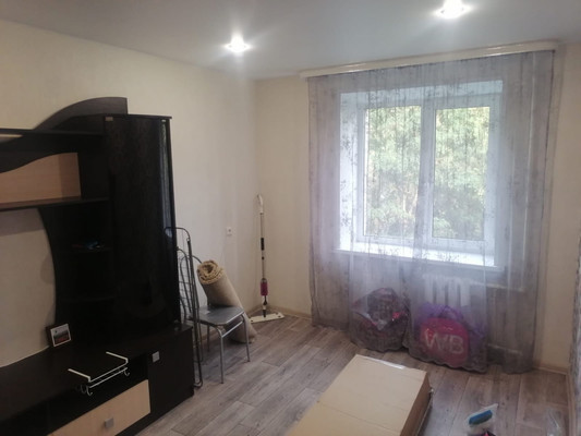 Продам комнату в 7-комн. квартире, Героев Алексинцев ул, 8а, Алексин г