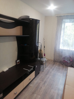 Продам комнату в 7-комн. квартире, Героев Алексинцев ул, 8а, Алексин г