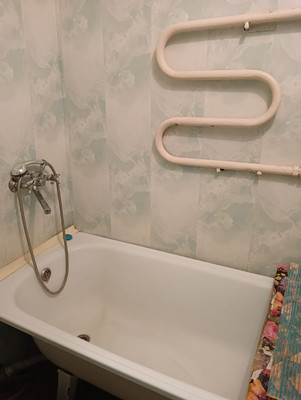 Продам комнату в 7-комн. квартире, Героев Алексинцев ул, 8а, Алексин г