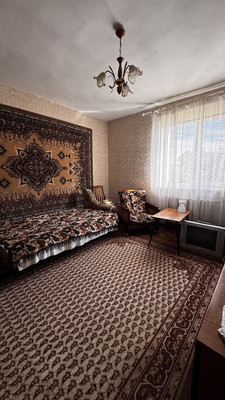 Продам трехкомнатную (3-комн.) квартиру, Имени Ю. Гагарина парк, 8, Калининград г