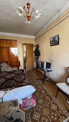 Продам трехкомнатную (3-комн.) квартиру, Имени Ю. Гагарина парк, 8, Калининград г