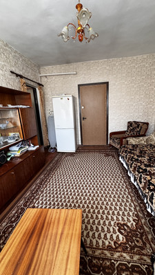 Продам трехкомнатную (3-комн.) квартиру, Имени Ю. Гагарина парк, 8, Калининград г