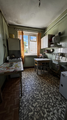 Продам трехкомнатную (3-комн.) квартиру, Имени Ю. Гагарина парк, 8, Калининград г