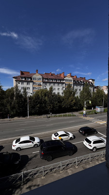 Продам трехкомнатную (3-комн.) квартиру, Имени Ю. Гагарина парк, 8, Калининград г