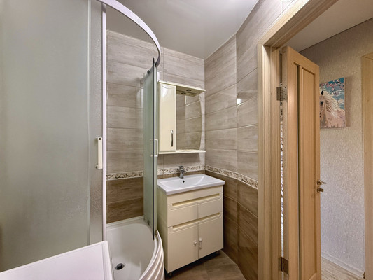 Продам двухкомнатную (2-комн.) квартиру, Ульянова Дмитрия ул, 20, Ялта г