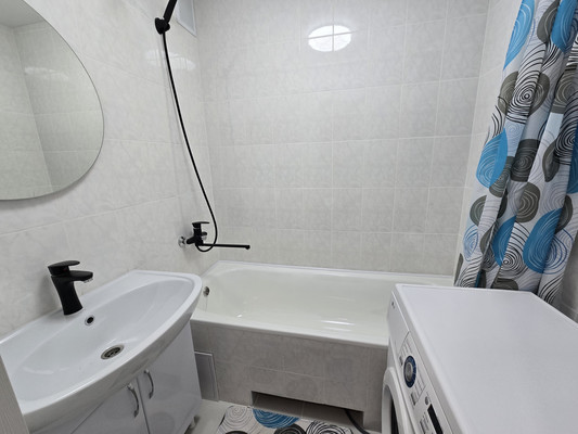 Продам однокомнатную (1-комн.) квартиру, Ковыльная ул, 46, Симферополь г