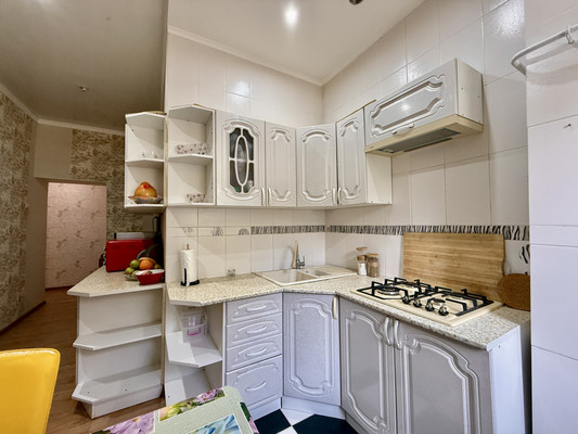 Продам трехкомнатную (3-комн.) квартиру, Набережная ул, 7, Саки г