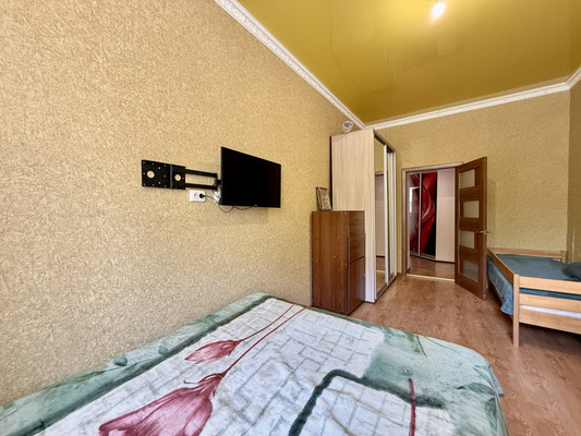 Продам трехкомнатную (3-комн.) квартиру, Набережная ул, 7, Саки г