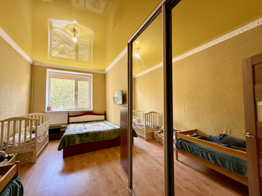 Продам трехкомнатную (3-комн.) квартиру, Набережная ул, 7, Саки г