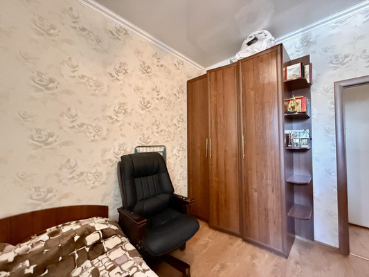 Продам трехкомнатную (3-комн.) квартиру, Набережная ул, 7, Саки г