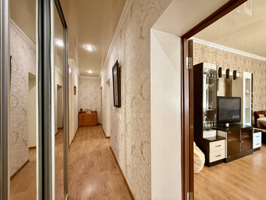 Продам трехкомнатную (3-комн.) квартиру, Набережная ул, 7, Саки г