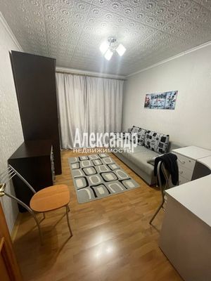 Продам двухкомнатную (2-комн.) квартиру, Гатчинская ул, 8, Коммунар г