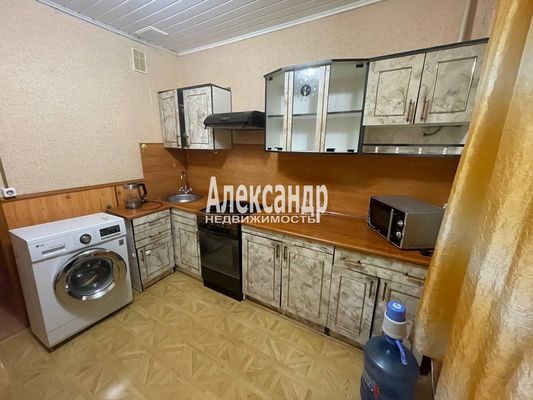 Продам двухкомнатную (2-комн.) квартиру, Гатчинская ул, 8, Коммунар г