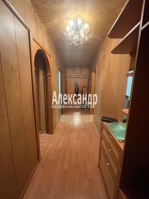 Продам двухкомнатную (2-комн.) квартиру, Гатчинская ул, 8, Коммунар г