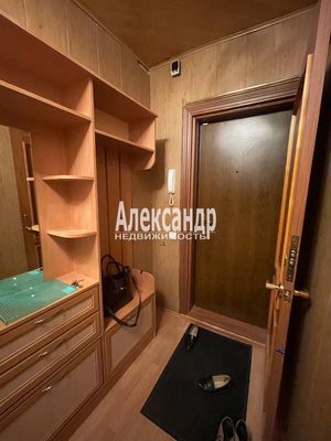 Продам двухкомнатную (2-комн.) квартиру, Гатчинская ул, 8, Коммунар г