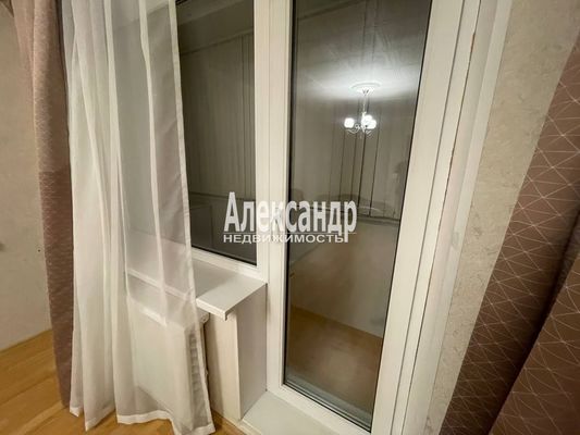 Продам двухкомнатную (2-комн.) квартиру, Гатчинская ул, 8, Коммунар г