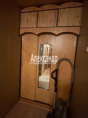 Продам двухкомнатную (2-комн.) квартиру, Гатчинская ул, 8, Коммунар г