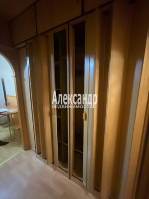 Продам двухкомнатную (2-комн.) квартиру, Гатчинская ул, 8, Коммунар г