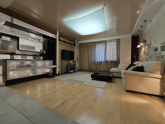 Продам трехкомнатную (3-комн.) квартиру, Хворостянского ул, 15, Новороссийск г