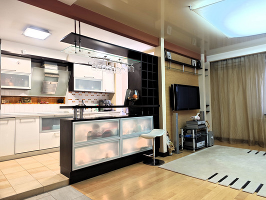 Продам трехкомнатную (3-комн.) квартиру, Хворостянского ул, 15, Новороссийск г