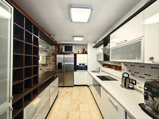 Продам трехкомнатную (3-комн.) квартиру, Хворостянского ул, 15, Новороссийск г