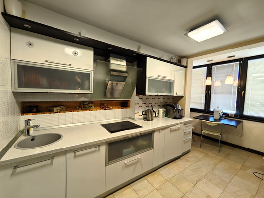 Продам трехкомнатную (3-комн.) квартиру, Хворостянского ул, 15, Новороссийск г