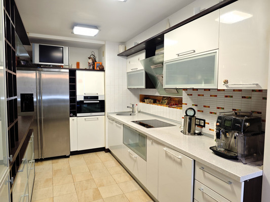 Продам трехкомнатную (3-комн.) квартиру, Хворостянского ул, 15, Новороссийск г