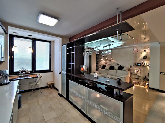 Продам трехкомнатную (3-комн.) квартиру, Хворостянского ул, 15, Новороссийск г