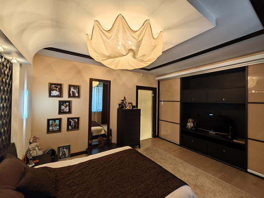 Продам трехкомнатную (3-комн.) квартиру, Хворостянского ул, 15, Новороссийск г