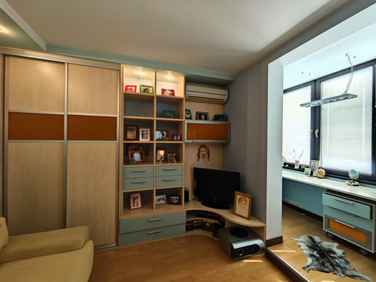 Продам трехкомнатную (3-комн.) квартиру, Хворостянского ул, 15, Новороссийск г