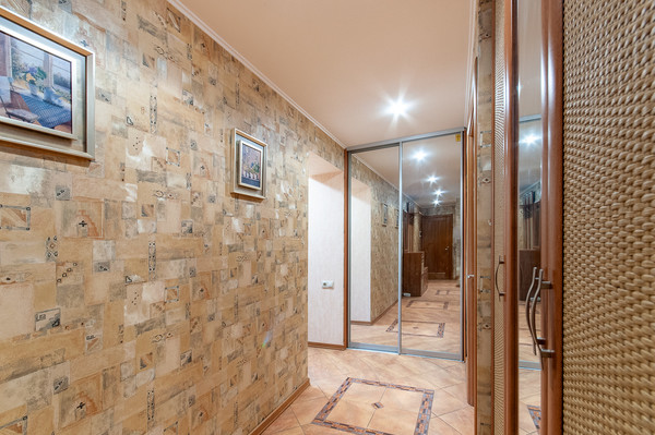 Продам трехкомнатную (3-комн.) квартиру, Ленинского Комсомола пр-кт, 24, Видное г