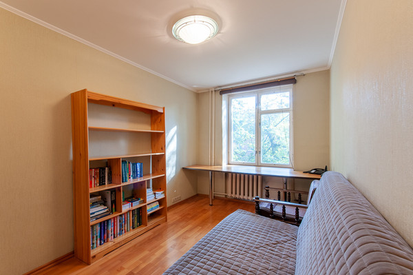 Продам трехкомнатную (3-комн.) квартиру, Ленинского Комсомола пр-кт, 24, Видное г
