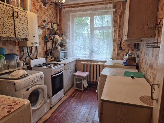 Продам комнату в 3-комн. квартире, Крупской ул, 4, Гатчина г