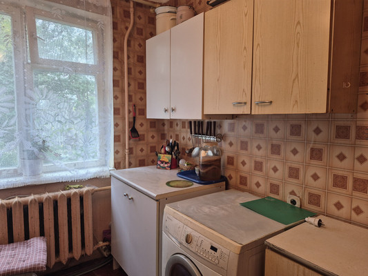 Продам комнату в 3-комн. квартире, Крупской ул, 4, Гатчина г