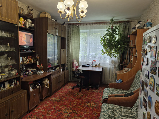 Продам комнату в 3-комн. квартире, Крупской ул, 4, Гатчина г