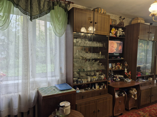 Продам комнату в 3-комн. квартире, Крупской ул, 4, Гатчина г