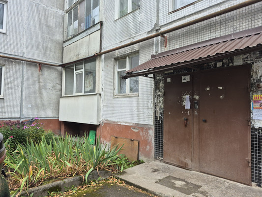 Продам комнату в 3-комн. квартире, Крупской ул, 4, Гатчина г