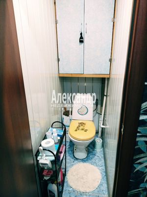 Продам двухкомнатную (2-комн.) квартиру, Крюкова ул, 13, Санкт-Петербург г