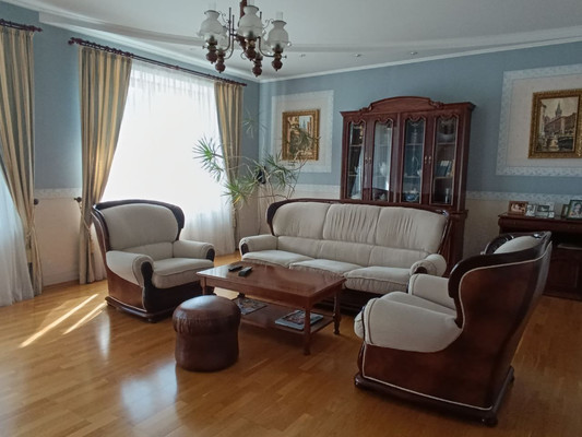 Продам многокомнатную квартиру, Лесопарковая ул, 11, Калининград г