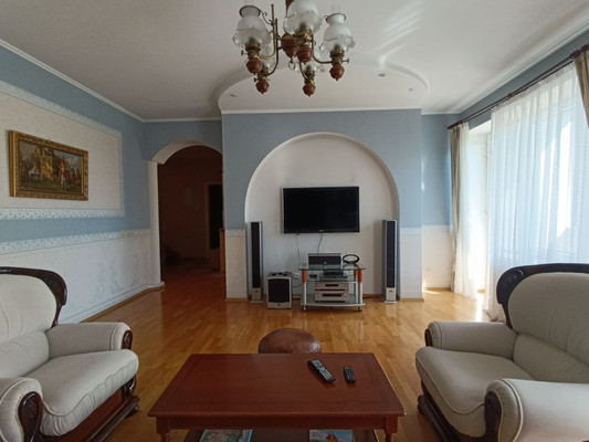 Продам многокомнатную квартиру, Лесопарковая ул, 11, Калининград г