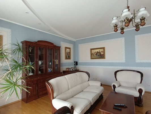 Продам многокомнатную квартиру, Лесопарковая ул, 11, Калининград г