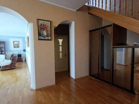 Продам многокомнатную квартиру, Лесопарковая ул, 11, Калининград г