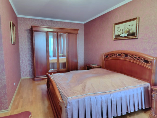 Продам многокомнатную квартиру, Лесопарковая ул, 11, Калининград г