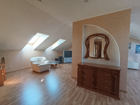 Продам многокомнатную квартиру, Лесопарковая ул, 11, Калининград г