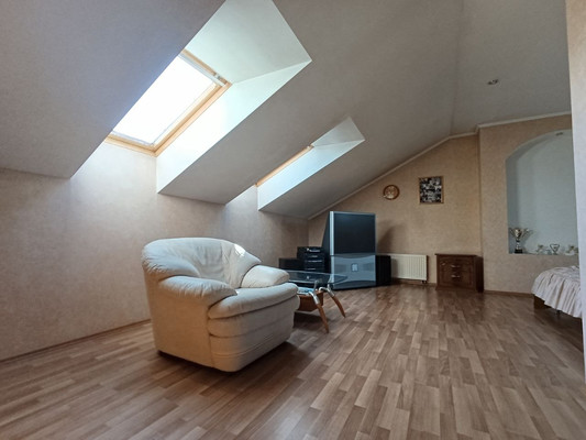 Продам многокомнатную квартиру, Лесопарковая ул, 11, Калининград г