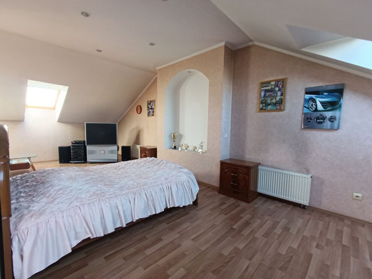 Продам многокомнатную квартиру, Лесопарковая ул, 11, Калининград г