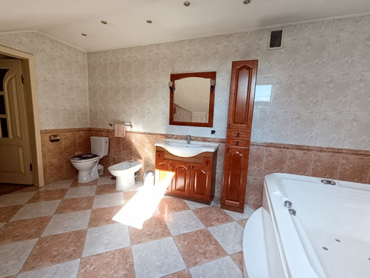 Продам многокомнатную квартиру, Лесопарковая ул, 11, Калининград г