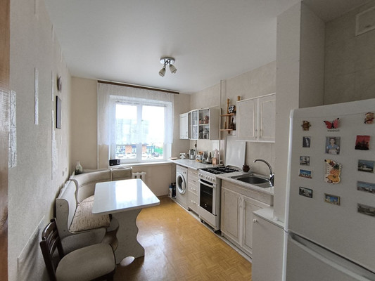 Продам трехкомнатную (3-комн.) квартиру, Маршала Жукова ул, 5, Симферополь г